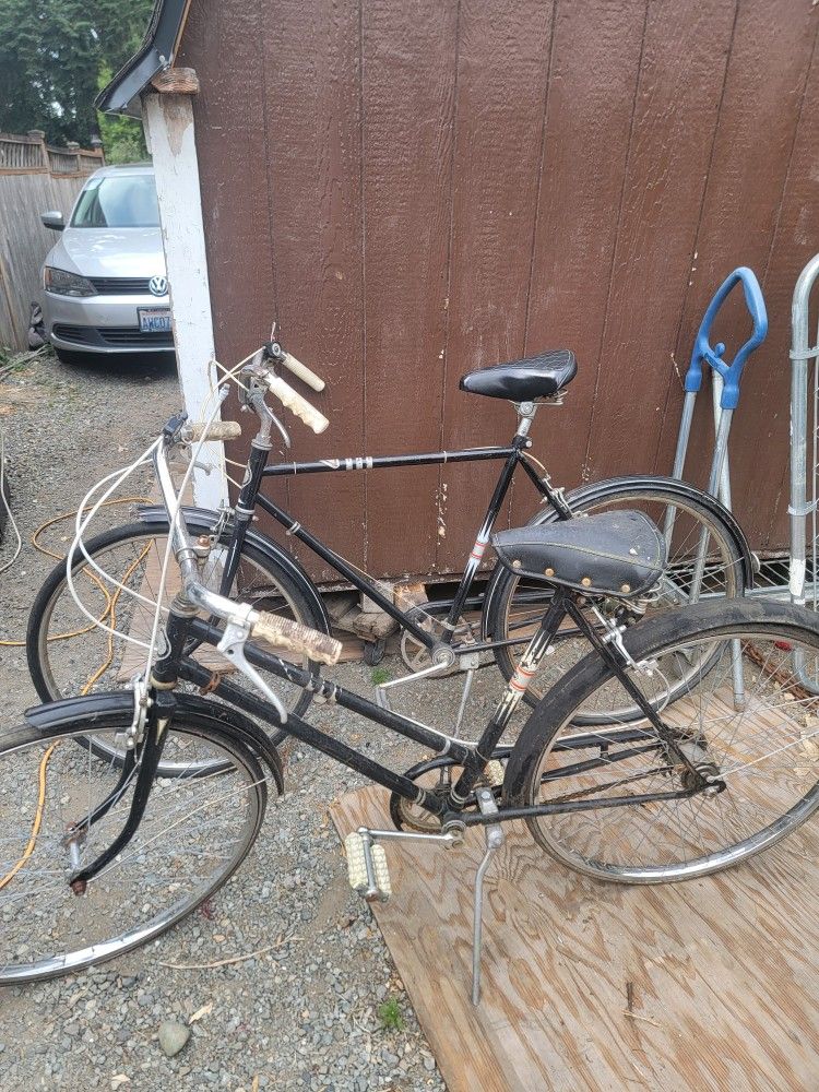 2 vintage his and hers 1950s Sears bicycles bike projects black one speed coaster brake complete
Pretty cool pair of bikes,
