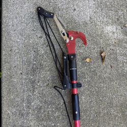 Telescopic Tree Limb Lopper in excellent shape! Extends from 8’ to 13’.