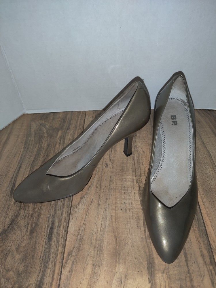 Nordstrom BP Peekaboo Peep Toe High Heel Stiletto Black Size: 7M.

Shoes have wear from age and use. Sold As Is.

