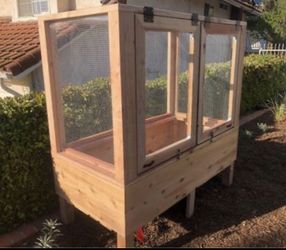 Custom Beautiful privacy wall Tomato Tower Planter Box Garden Bed Decor Outdoor Design cedar redwood 