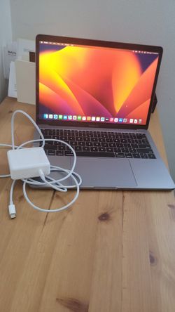 Apple MacBook Pro 2017with charger