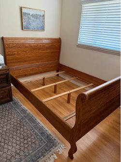 Solid Oak Queen Sleigh Bed