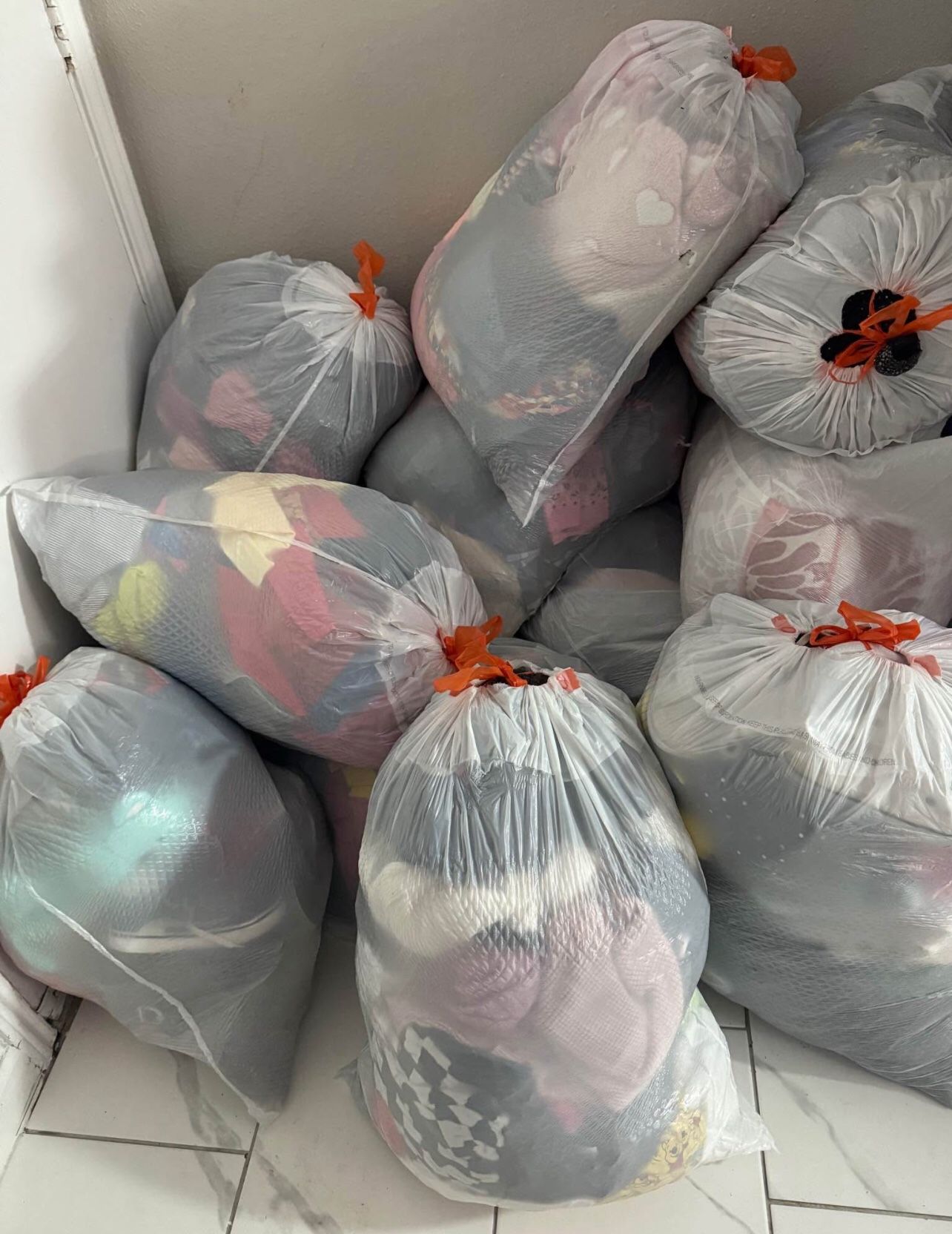 18Bags Good Clean Condition Mixed Clothes ShoesAdults /Kids No Select No Dig No Pick No Choose.All 100$