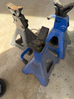 Jack stands