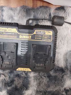 DeWalt DCB102 Jobsite Charging Station