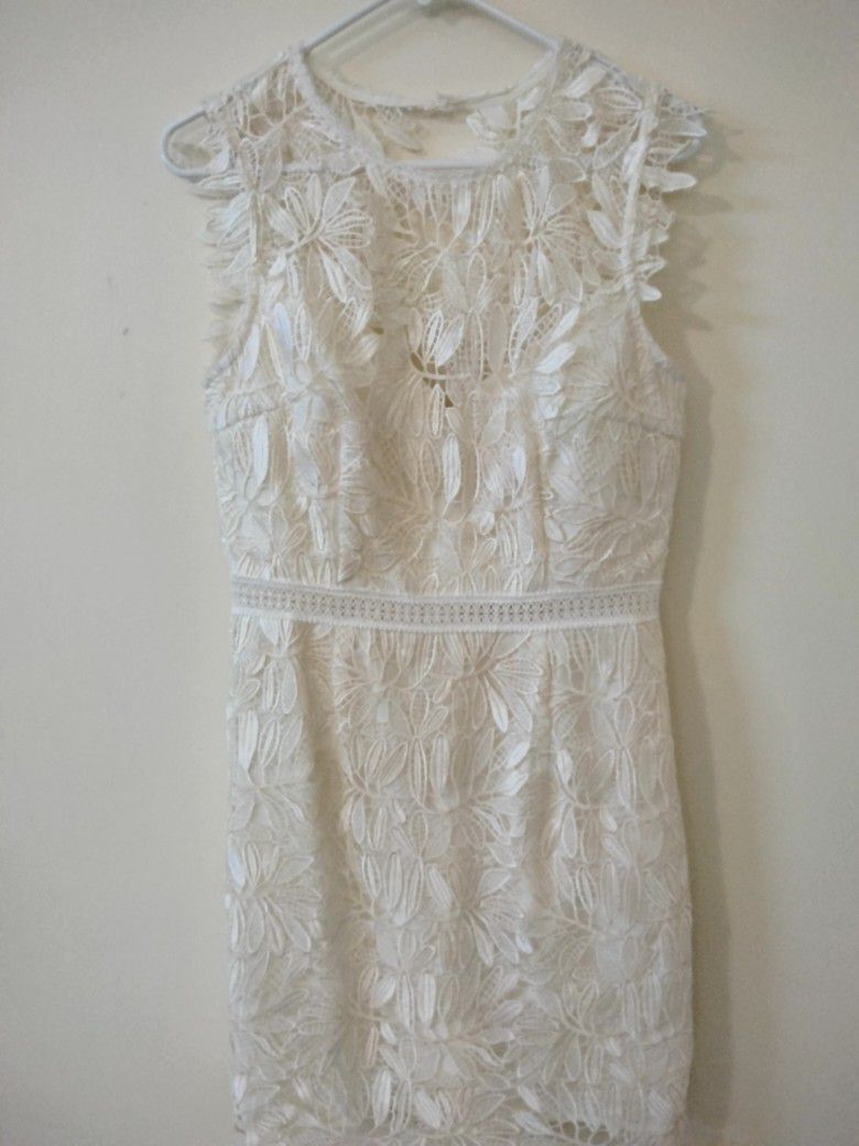 Off White -Beautiful Lace Dress - Brand Minute - Size Large 