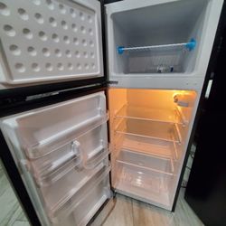 Refrigerator 56Hx22W