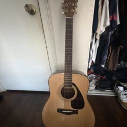 Yamaha Acoustic Guitar F335