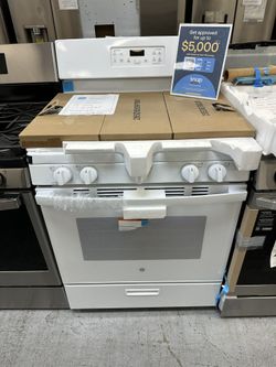 GE Gas Range In White With Griddle Only $599 Never Used