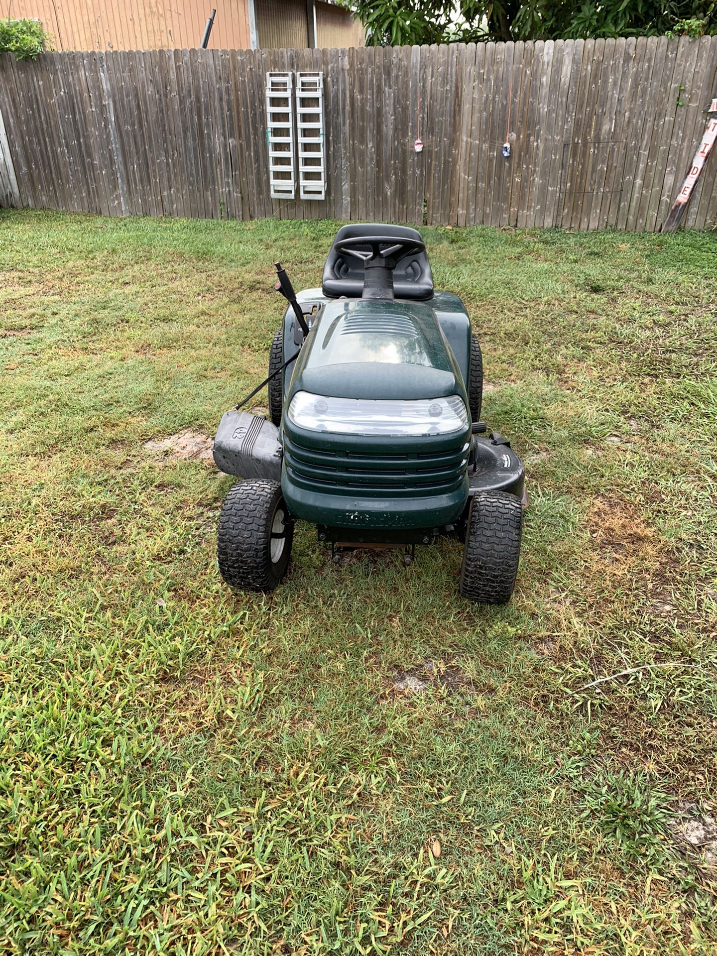 Craftsman riding lawn tractor LT 1000