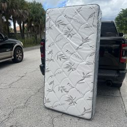 Mattresses: twin, full , queen regular ,  Colchon Nuevo Colchones plush or pillow top available cama bed mattress