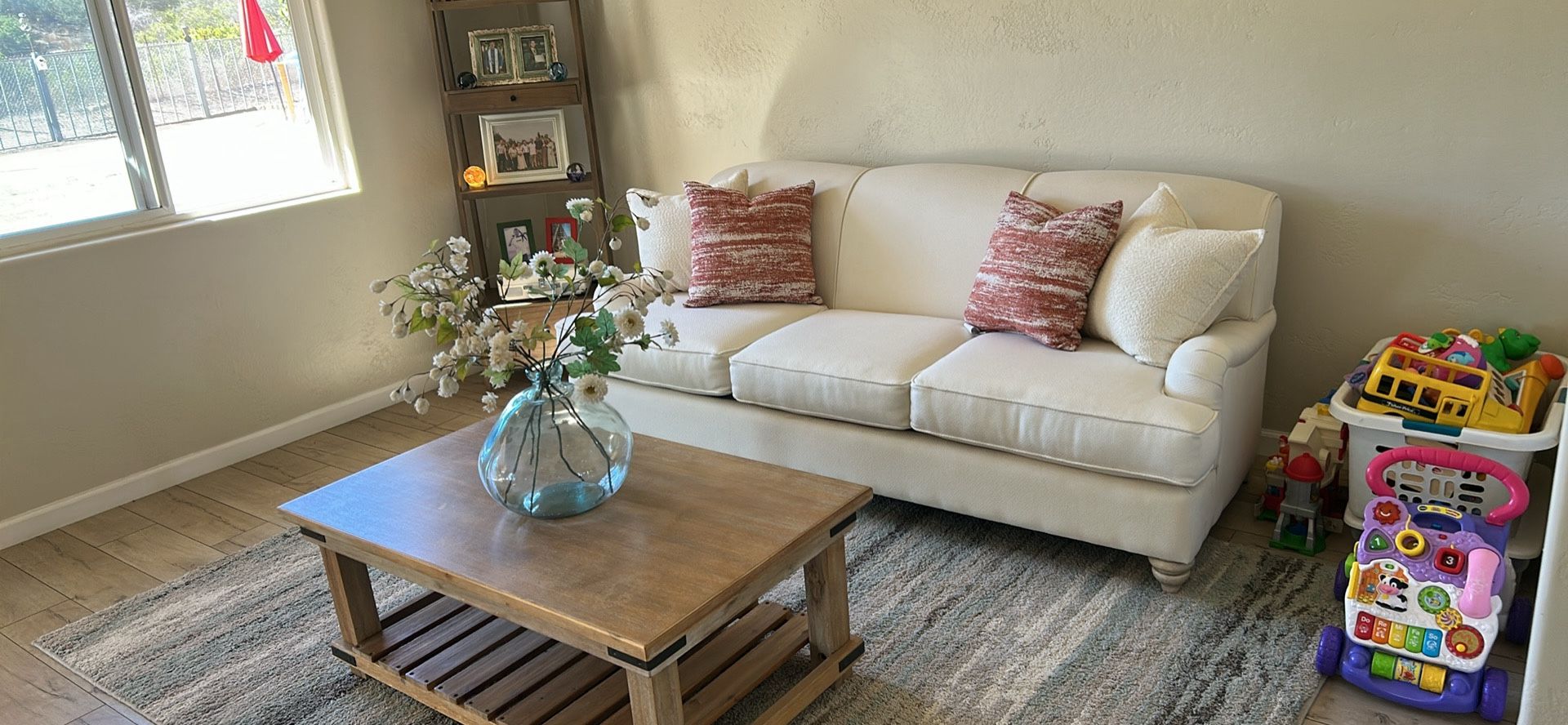 White Couch &coffee Table