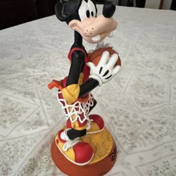 Disneyland Resort Goofy Basketball Bobble head Figurine