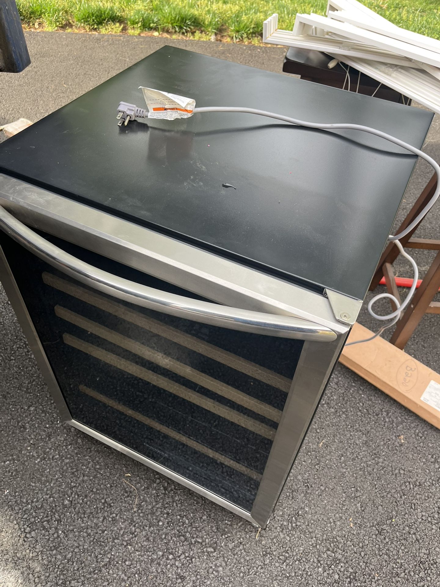 Frigidaire Gallery 52 Bottle Wine Cooler