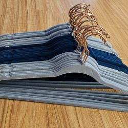 26 pc- Teal Blue Hangers Copper Hook
Thin Space Saving Velvet