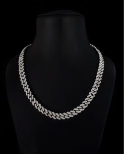 Iced Out Cuban Link Chain Necklace moissanite