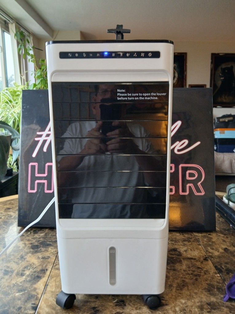 3 in 1 Portable Air Conditioner Evaporative Air Cooler/ Humidifier Cooling
The 3 in 1 Portable Air Conditioner Evaporative Air Cooler/Humidifier Coo