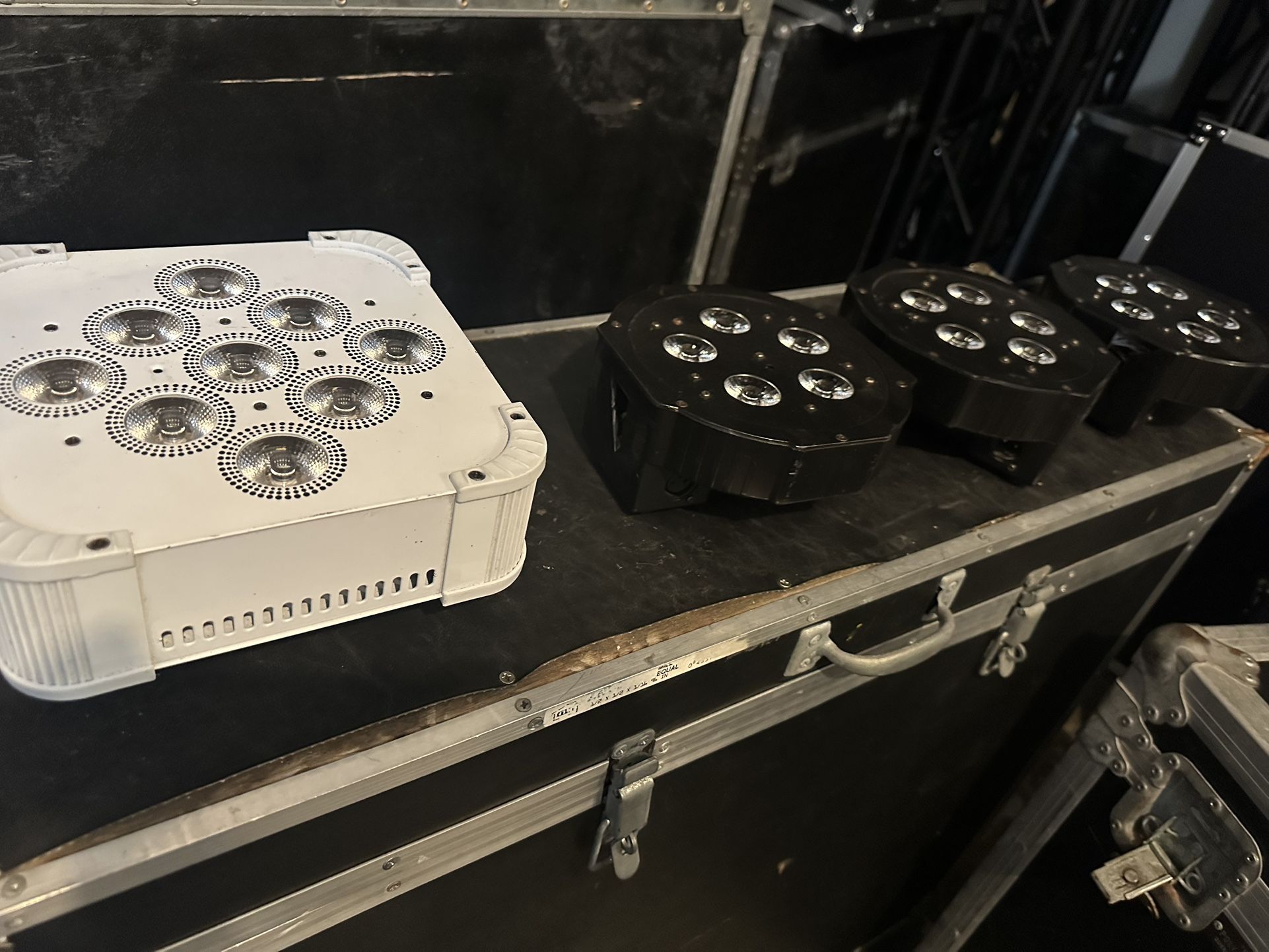 2 CASES AND 4 UP LIGHTS 