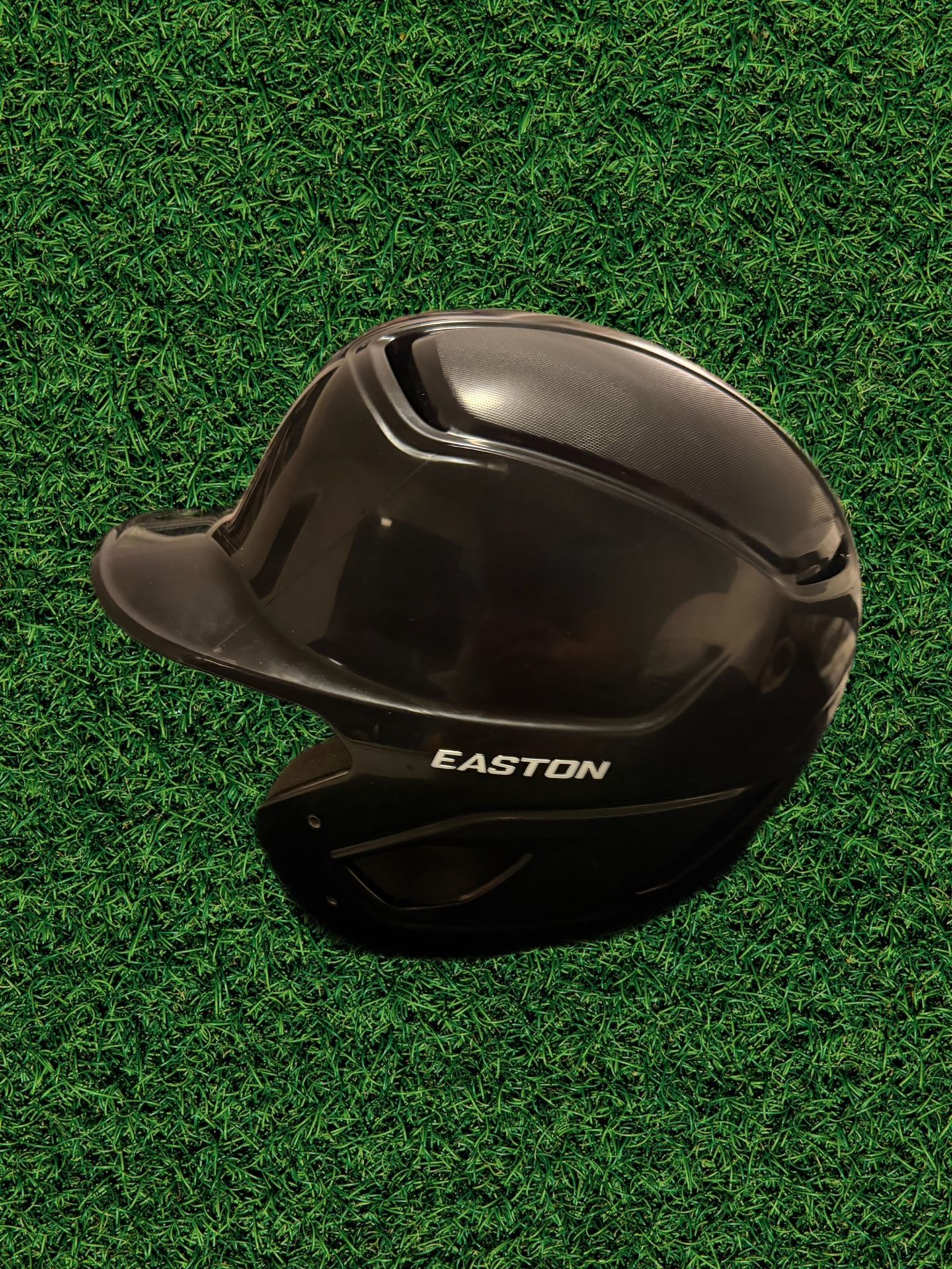 Brand New Easton Alpha Batting Helmet – Adult Medium (7 1/8–7 3/4)