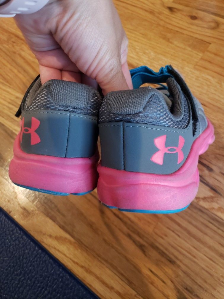 Under Armour Girls Youth Size 1 $10