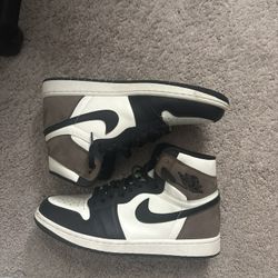 Air Jordan 1 Retro High OG “Dark Mocha” size 10