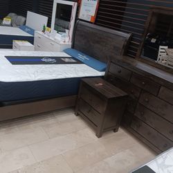 *Weekend Special*---Peter Bold Queen Bedroom Sets---Now $1199---Delivery And Easy Financing Available🙌