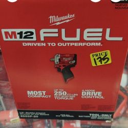 Mikwaukee M12 Fuel 1/2" Stubby Impact Wrench With Pin Detent