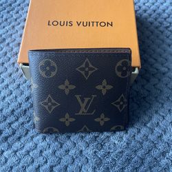 Louis Vuttion Mens Wallet 