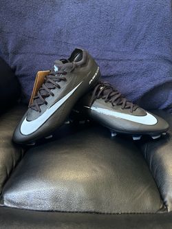 Soccer cleats