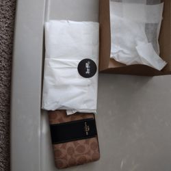 Coach Corner Zip Wristlet (NEW)