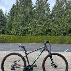 GT Laguna Pro Mountain Bike – 27.5” wheels (Medium Frame) Aluminum Bicycle