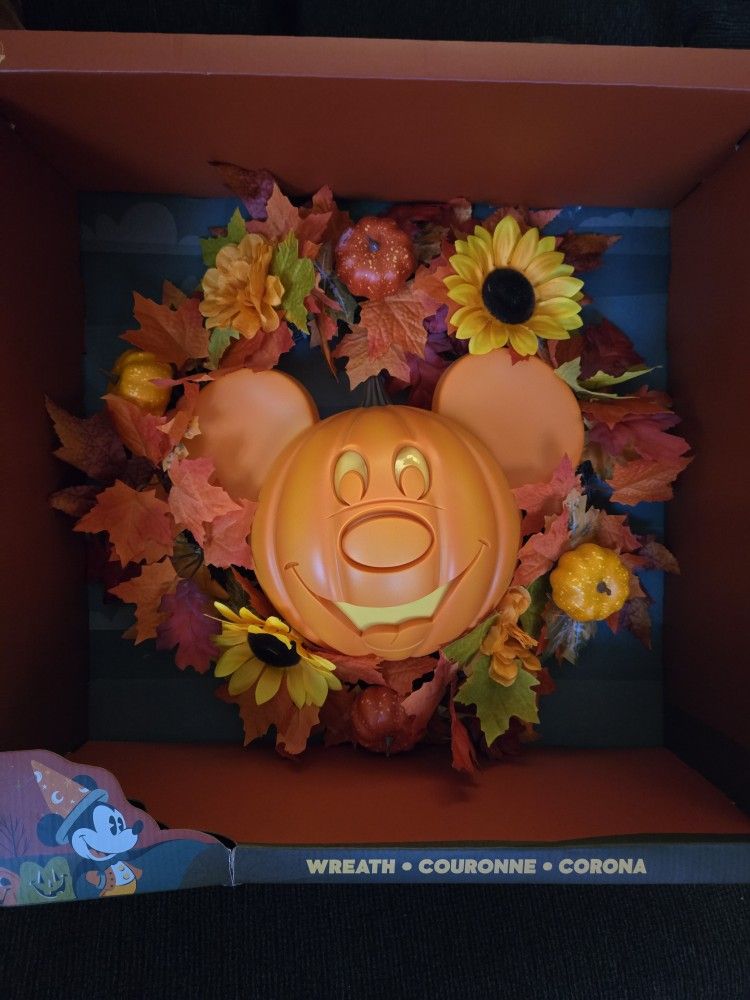DisneyParks Mickey Mouse Pumpkin Halloween Wreath NIB