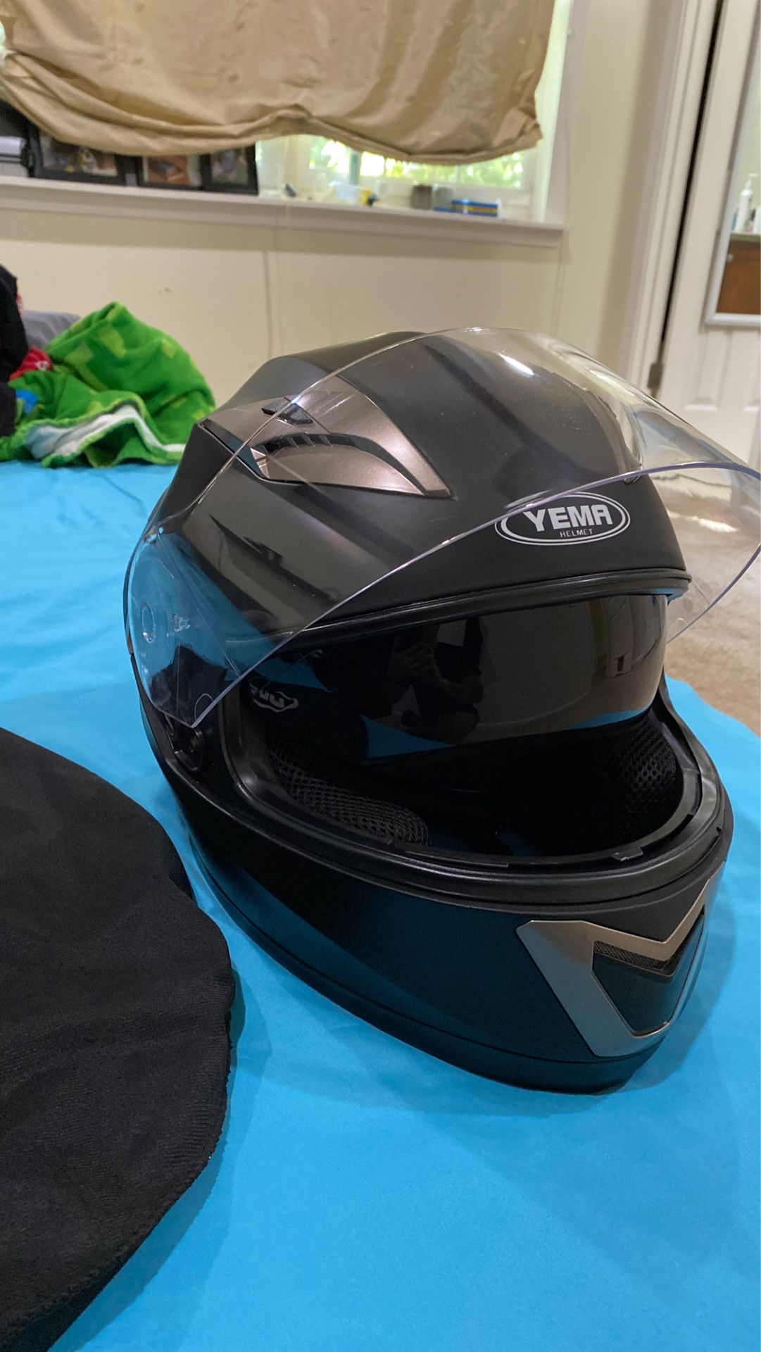 Motorcycle helmet LG beginning rider