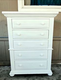 Broyhill 5 Drawer White Dresser