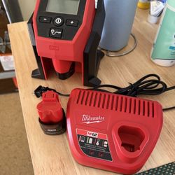 Milwaukee M12 Portable air Inflator