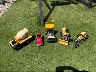 5 Vintage metal tonka trucks