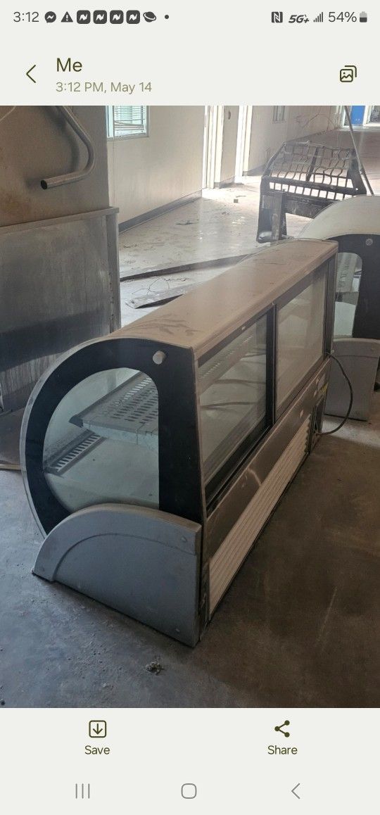 COUNTERTOP DISPLAY CASE