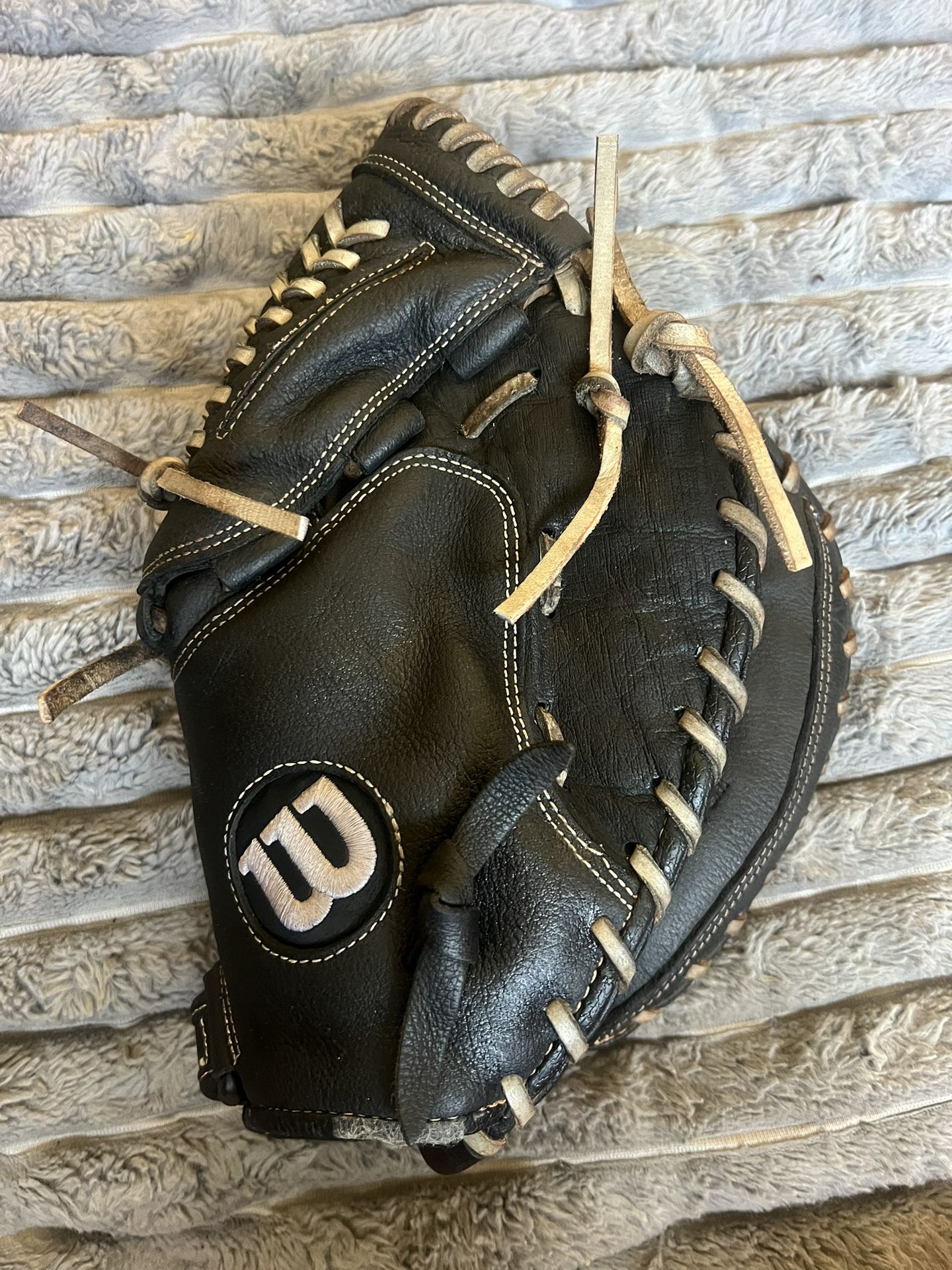 Wilson A600 Fast Pitch Softball Catcher’s Mitt 