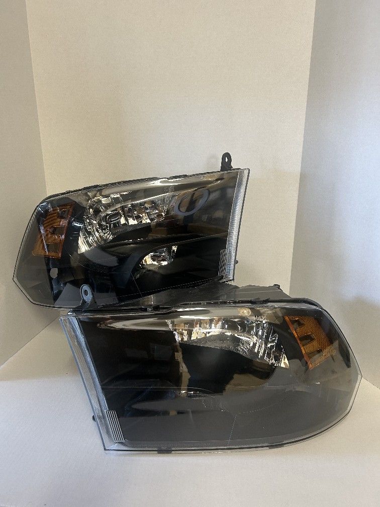 Dodge Ram 2009/2018 Headlight