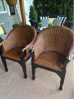 Pair of wicker arm chairs ((Pending)