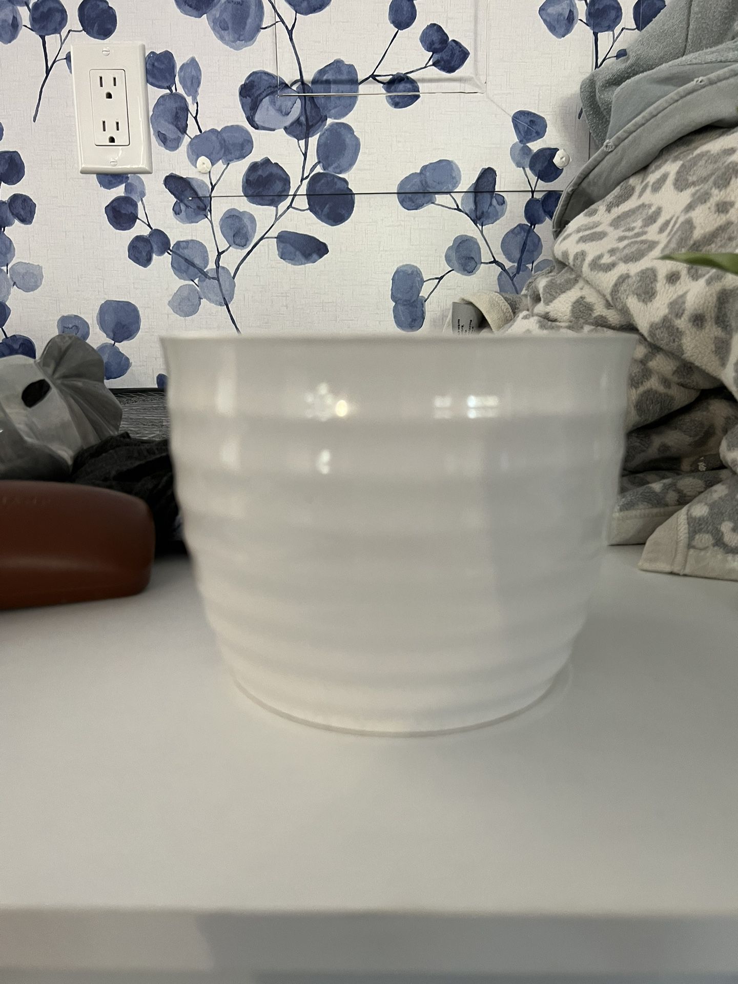 White Plant Pot MAKE OFFER