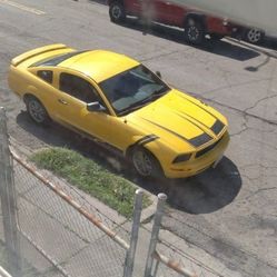 2005 Ford Mustang Deluxe Coupe