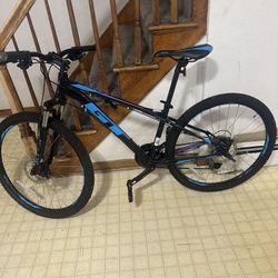 Selling Women And Men 2 Gt Bikes Both Like New 
