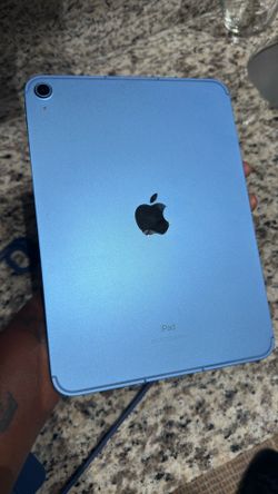 iPad 10th Generation 64GB like new comes with Apple Pencil