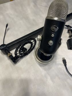 Blue Yeti Pro USB/XLR Microphone + Black Blue Mic Stand