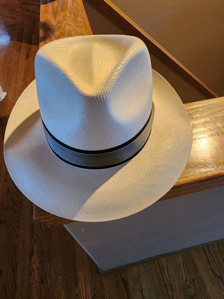 Dobbs Premium Straw Fedora. Large Brim, Teardrop Crown. Beautiful Size 7 1/4