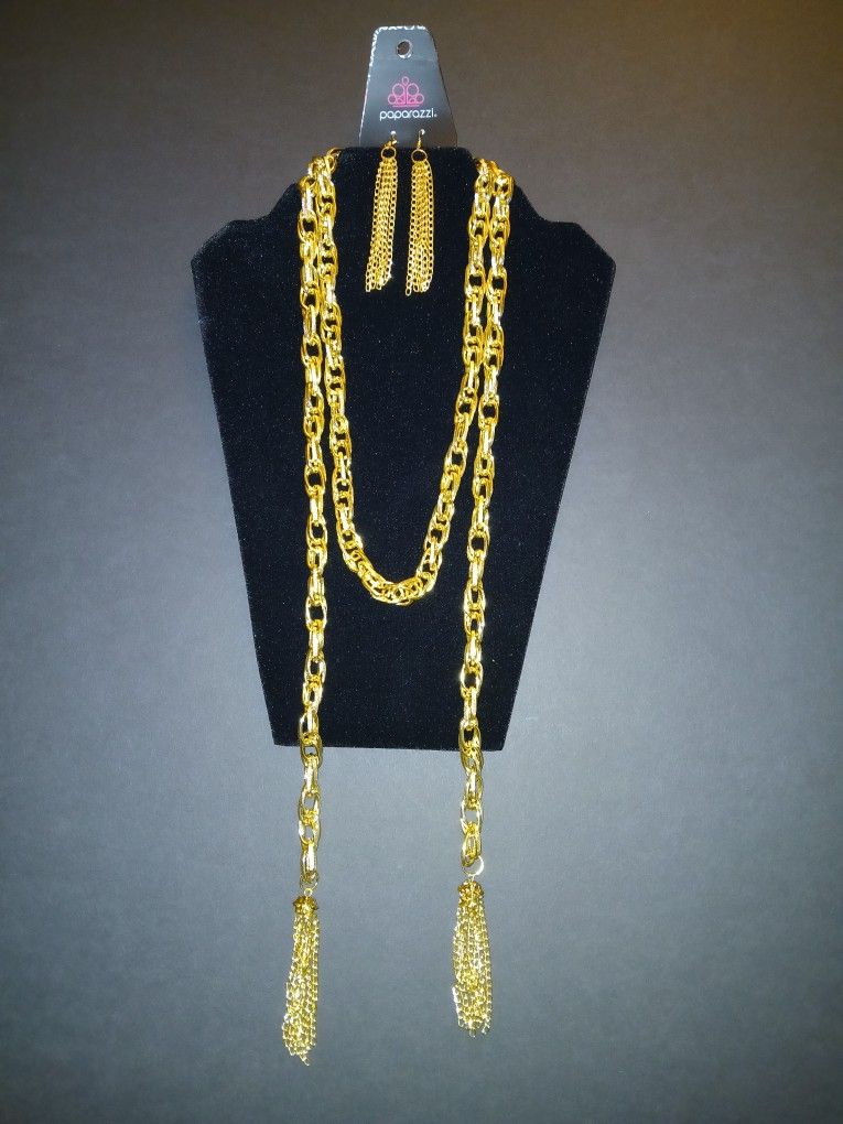 Gold Chain-Linked Necklace with Earrings