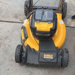 DeWalt LAWNMOWER Battery Power Self Drive|Pick Up Only    Pick up only    No bag and no battery