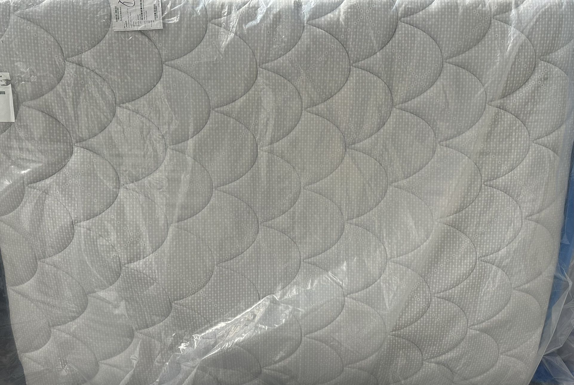 Serta Pillow top Queen Mattress and box spring 