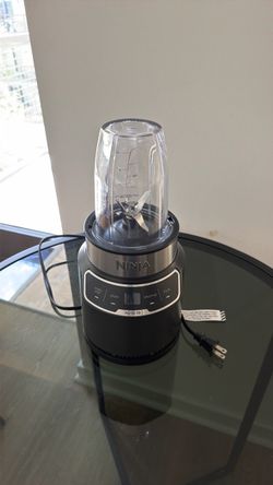 Ninja BN400 Nutri Pro Compact Personal Blender, Auto-iQ Technology, 1000-Watts, for Frozen Drinks, Smoothies, Sauces & More, with 18-oz. & 24-oz. To-G